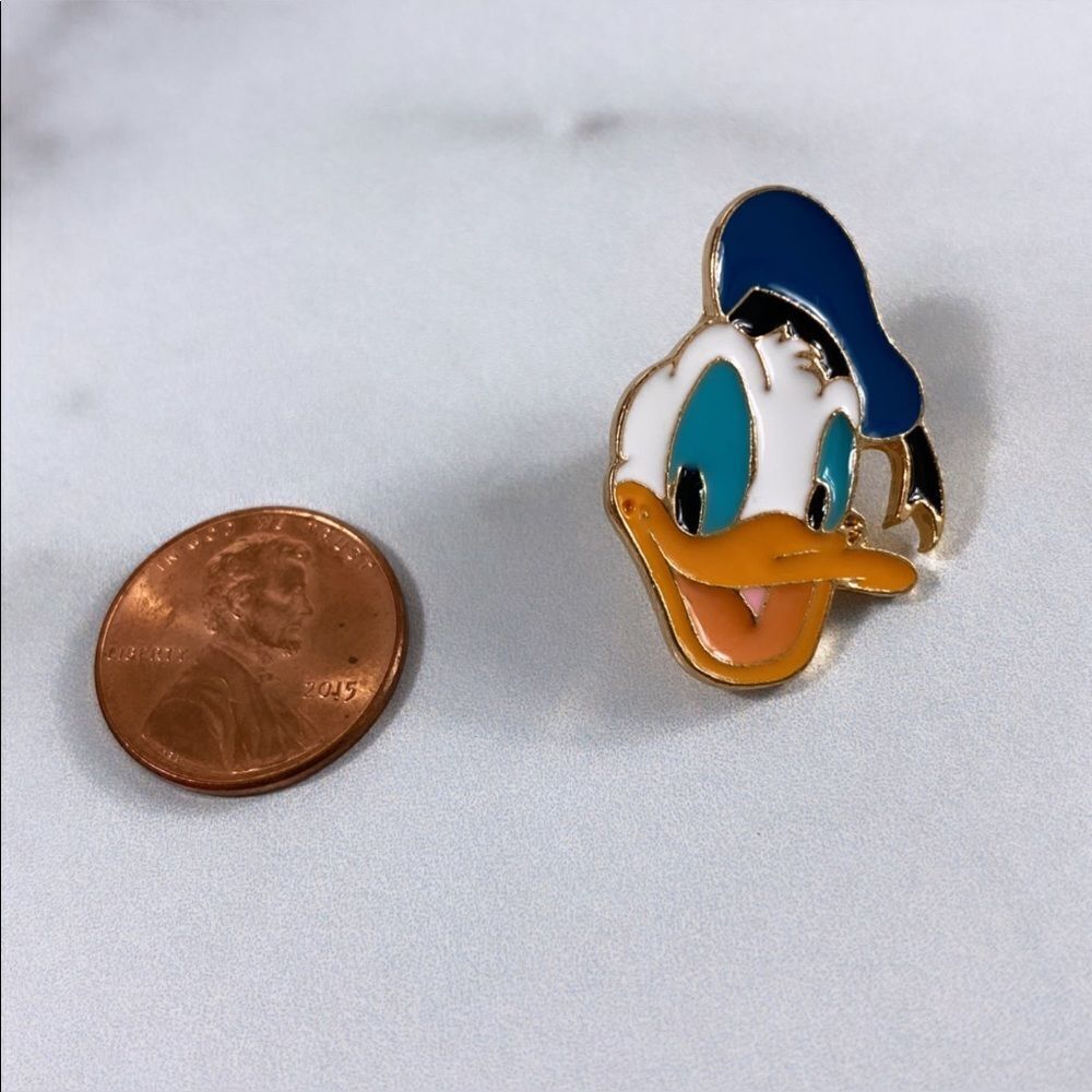 Donald Duck Enamel Pin/Brooch - Picture 2 of 3